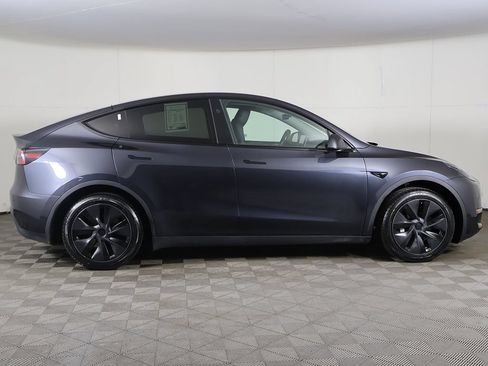 Used 2024 Tesla Model Y Long Range RWD image 28