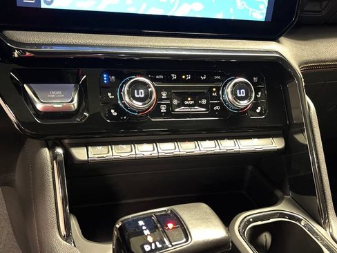Used 2022 GMC Sierra 1500 AT4 w/ AT4 Premium Package AWD/4WD image 38