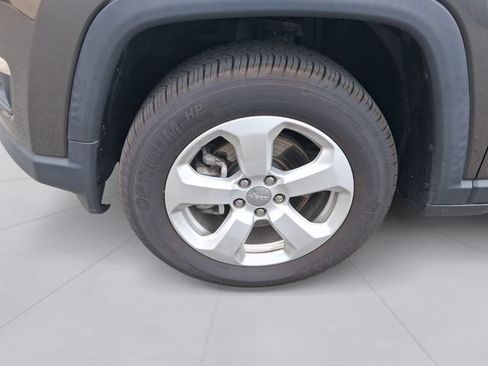 Used 2021 Jeep Compass Latitude w/ Sun and Sound Group AWD/4WD image 9