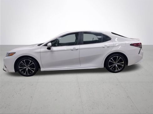 Used 2018 Toyota Camry L image 10