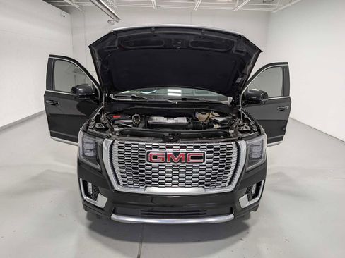 Used 2023 GMC Yukon XL Denali w/ Denali Reserve Package AWD/4WD image 11