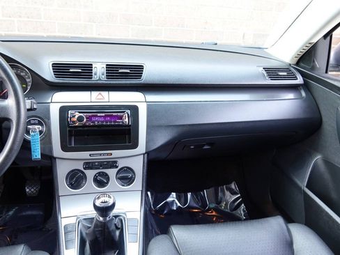 Used 2007 Volkswagen Passat 2.0T FWD image 76