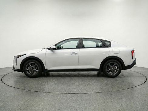 Used 2025 Kia K4 LXS image 5