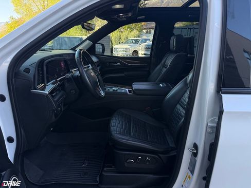 Used 2023 Cadillac Escalade ESV Sport Platinum w/ LPO, Floor Liner Package AWD/4WD image 34
