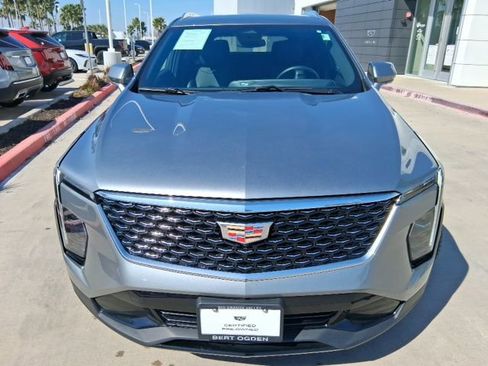 Used 2025 Cadillac XT4 Premium Luxury image 2