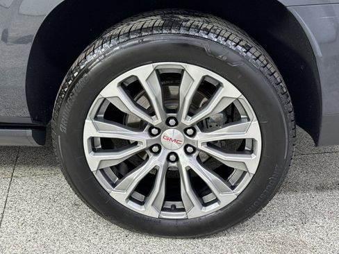 Used 2021 GMC Yukon XL Denali w/ Denali Premium Package image 16