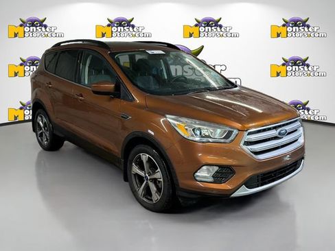 Used 2017 Ford Escape SE w/ Equipment Group 201A image 3