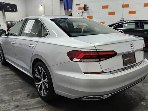 Used 2021 Volkswagen Passat 2.0T SE image 14