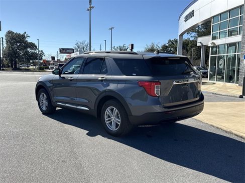 Used 2024 Ford Explorer XLT image 6