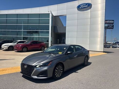 Used 2024 Nissan Altima 2.5 SV image 1