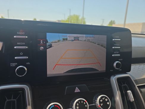 Used 2023 Kia Sorento LX FWD image 29