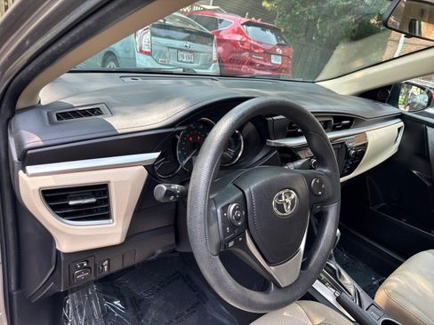 Used 2014 Toyota Corolla LE FWD image 15