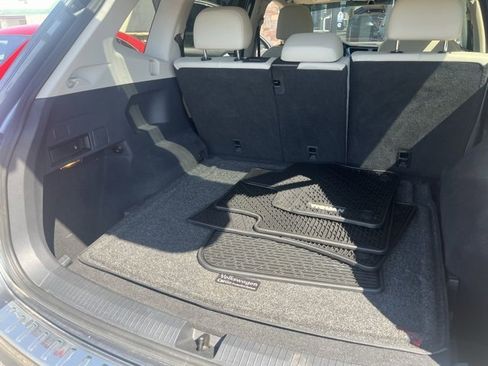 Used 2018 Volkswagen Tiguan SEL image 34