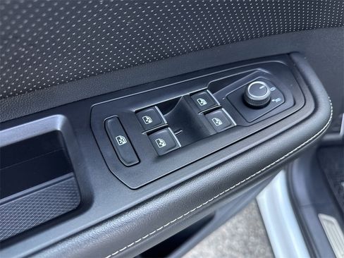 Certified 2024 Volkswagen Atlas Cross Sport SEL R-Line image 18