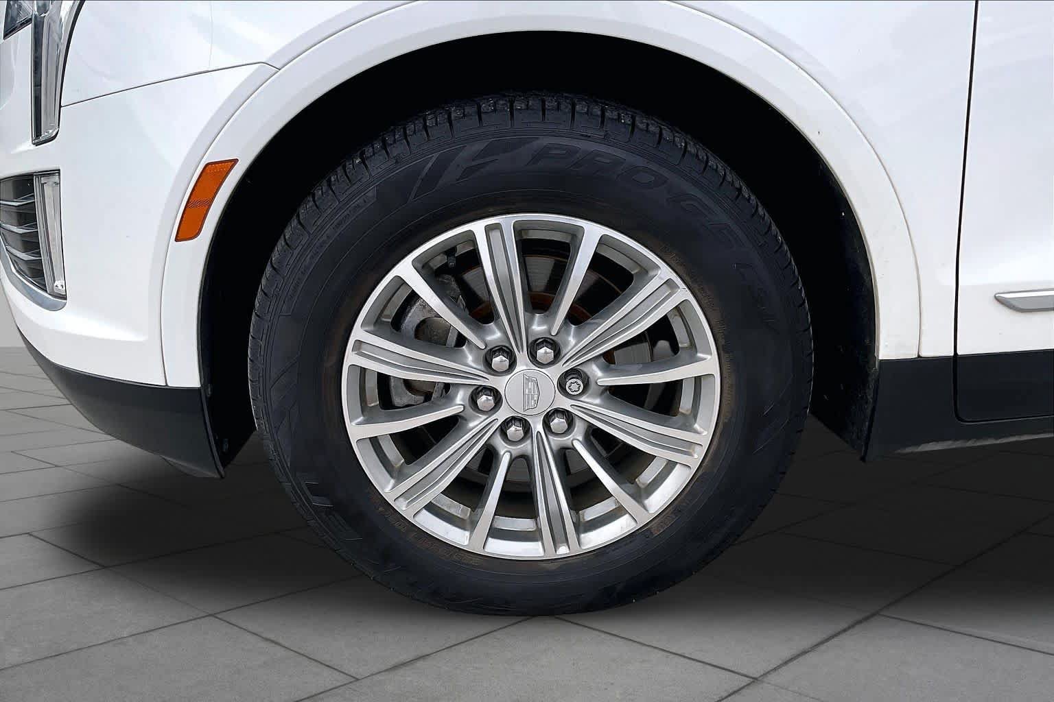 Used 2018 Cadillac XT5 Luxury w/ Driver Awareness Package FWD image 11