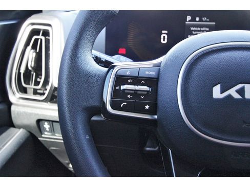 Certified 2025 Kia Sorento LX image 17
