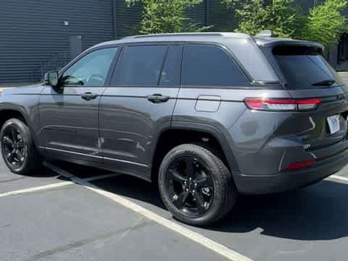 Used 2023 Jeep Grand Cherokee Altitude AWD/4WD image 6