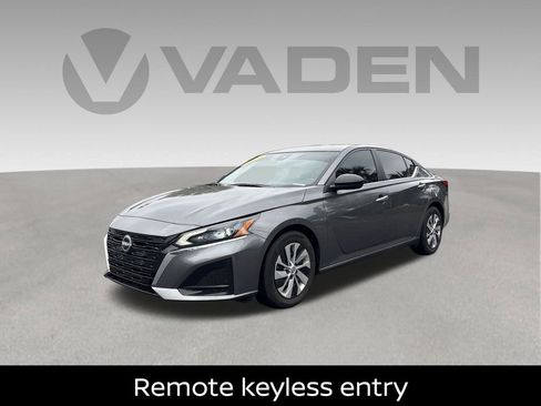 Certified 2025 Nissan Altima 2.5 S FWD image 4