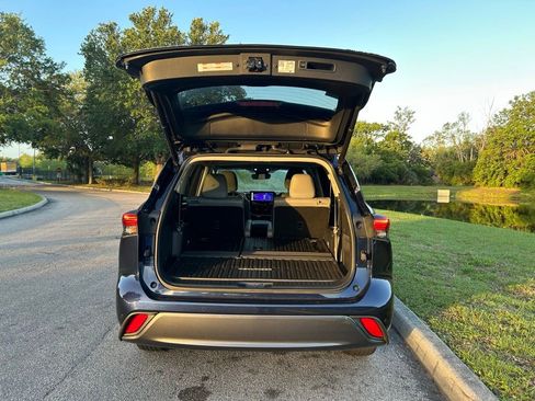 Used 2023 Toyota Highlander Limited image 10