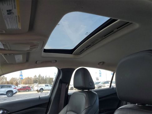 Used 2017 Chevrolet Cruze Premier image 7