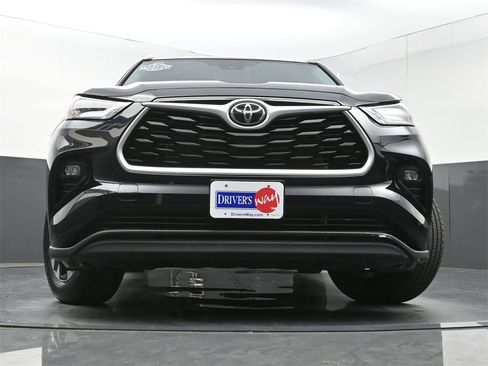 Used 2023 Toyota Highlander XLE image 27