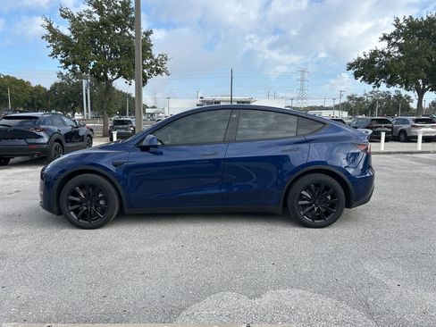 Used 2022 Tesla Model Y Long Range image 8
