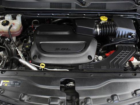 Used 2019 Chrysler Pacifica Touring-L FWD image 21