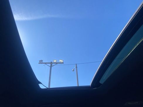 Used 2017 Ford Explorer XLT w/ Equipment Group 202A image 13