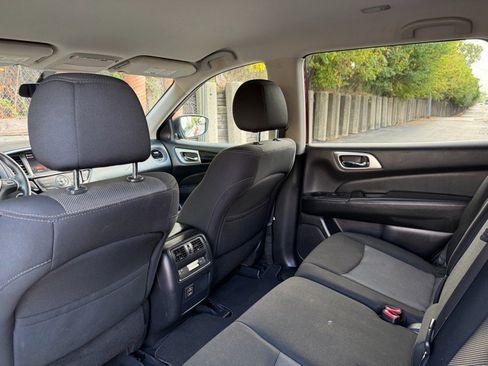 Used 2018 Nissan Pathfinder S image 27