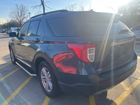 Used 2022 Ford Explorer XLT w/ Equipment Group 202A image 6