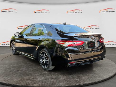 Used 2020 Toyota Camry SE FWD image 8