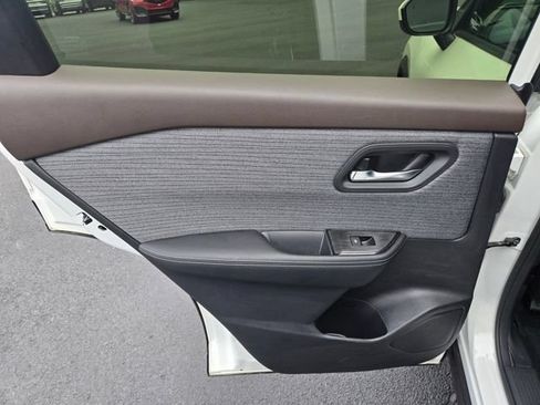 Used 2023 Nissan Rogue SV AWD/4WD image 15