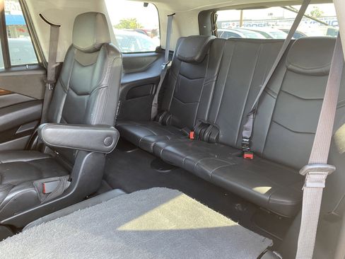 Used 2018 Cadillac Escalade Luxury image 17