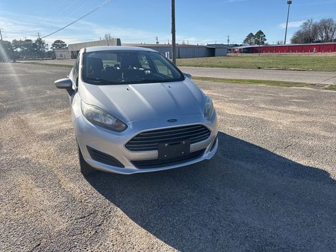 Used 2018 Ford Fiesta SE image 3