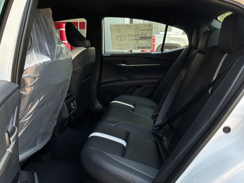 New 2026 Toyota Camry Hybrid FWD image 11