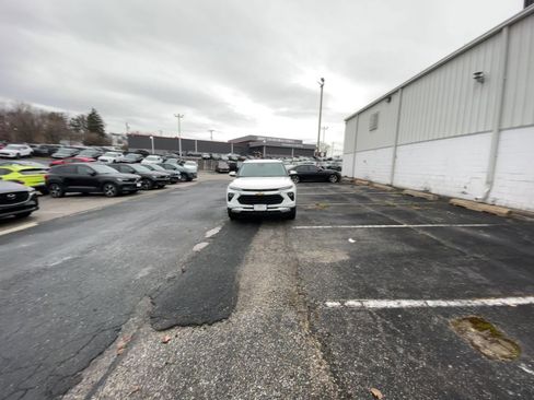 Used 2025 Chevrolet TrailBlazer LT image 16