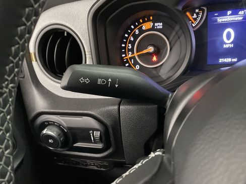 Used 2025 Jeep Wrangler Sport S AWD/4WD image 23