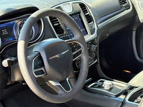 Used 2023 Chrysler 300 Touring w/ Sport Appearance Package image 17