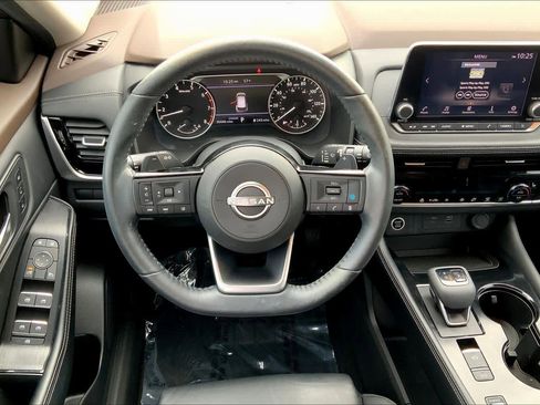 Used 2023 Nissan Rogue SL FWD image 11