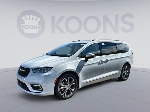 New 2026 Chrysler Pacifica Pinnacle image 1