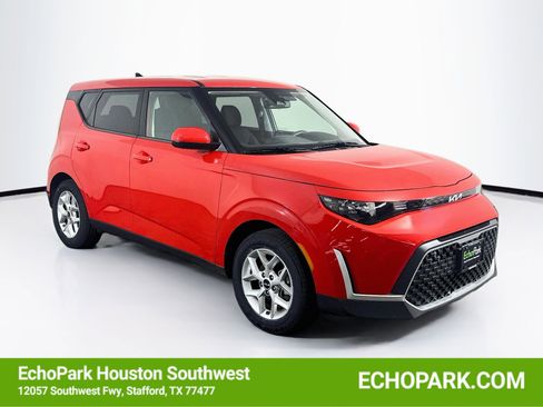 Used 2025 Kia Soul LX w/ LX Technology Package FWD image 1