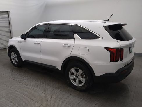 Used 2023 Kia Sorento LX FWD image 3