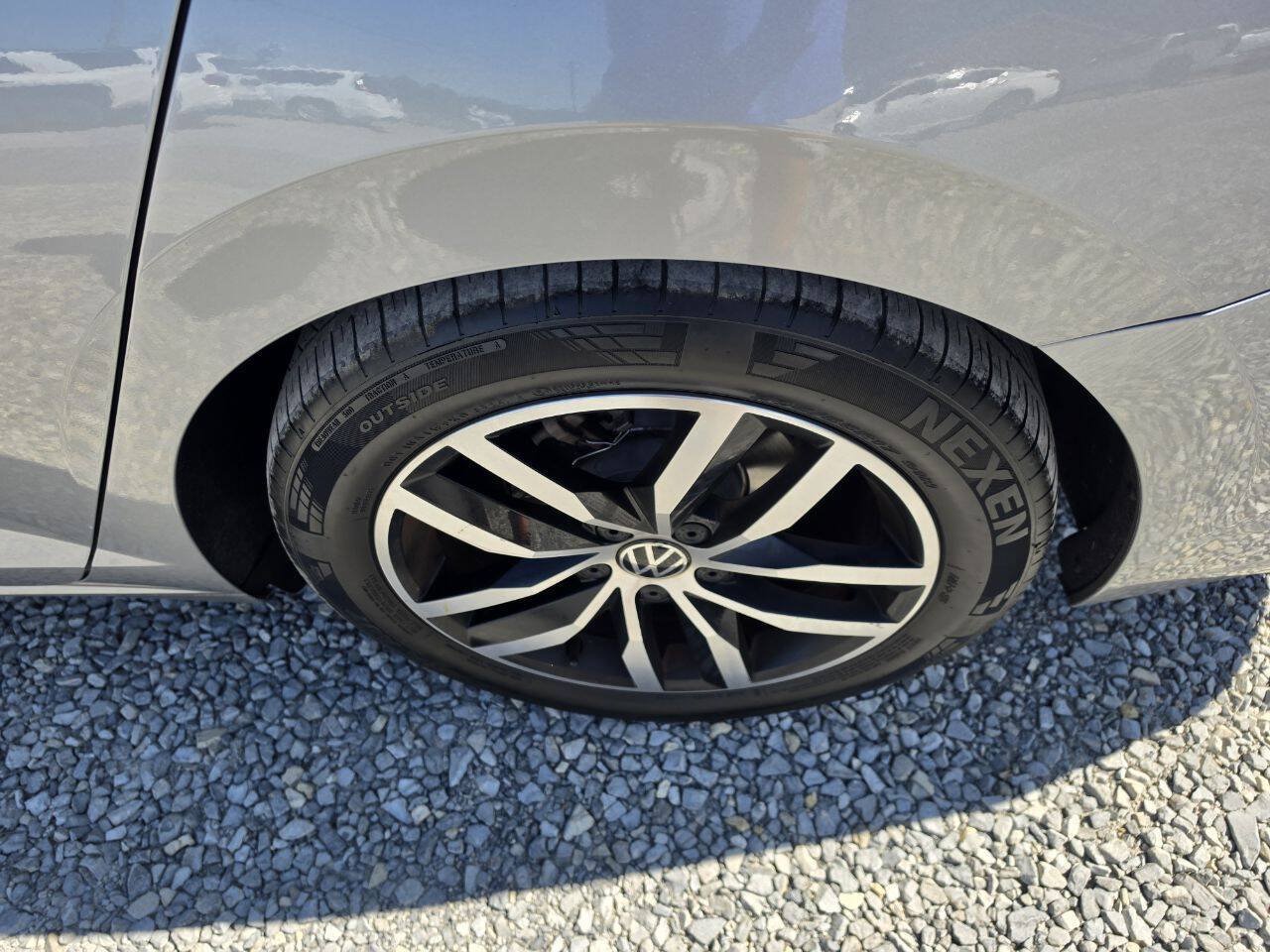 Used 2025 Volkswagen Jetta SE FWD image 6