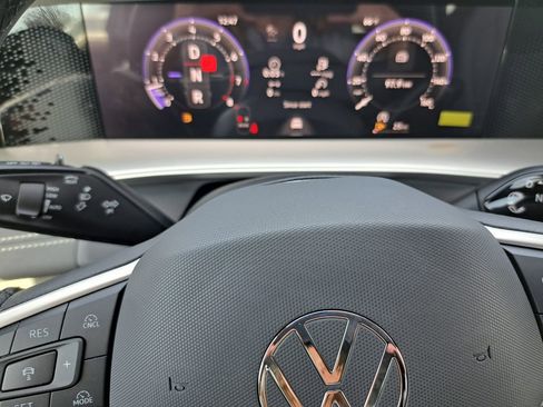 New 2026 Volkswagen Tiguan SE R-Line image 13