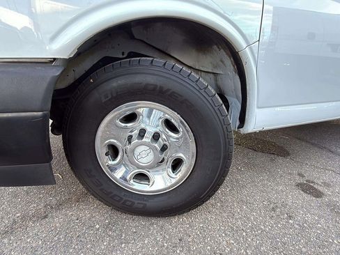 Used 2017 Chevrolet Express 2500 image 16