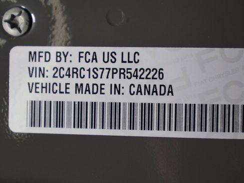 Used 2023 Chrysler Pacifica Limited w/ Uconnect Theater Family Group image 56