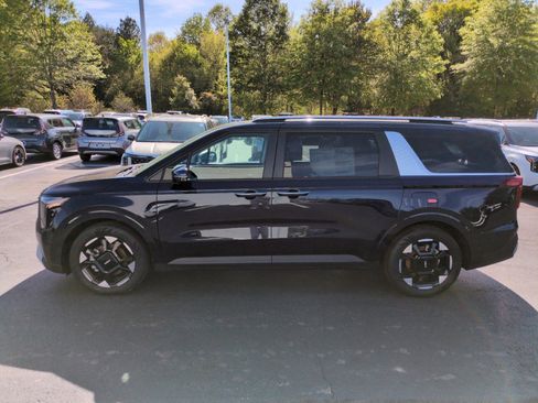 New 2026 Kia Carnival EX FWD image 4