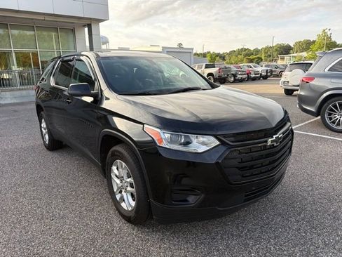 Used 2021 Chevrolet Traverse LS w/ LPO, Blackout Package FWD image 3