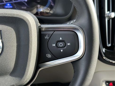 Used 2024 Volvo XC40 B5 Plus w/ Protection Package Premier image 10