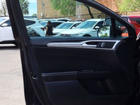 Used 2020 Ford Fusion SE image 35